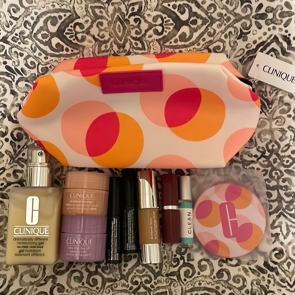 Clinique moisturizer full size plus samples